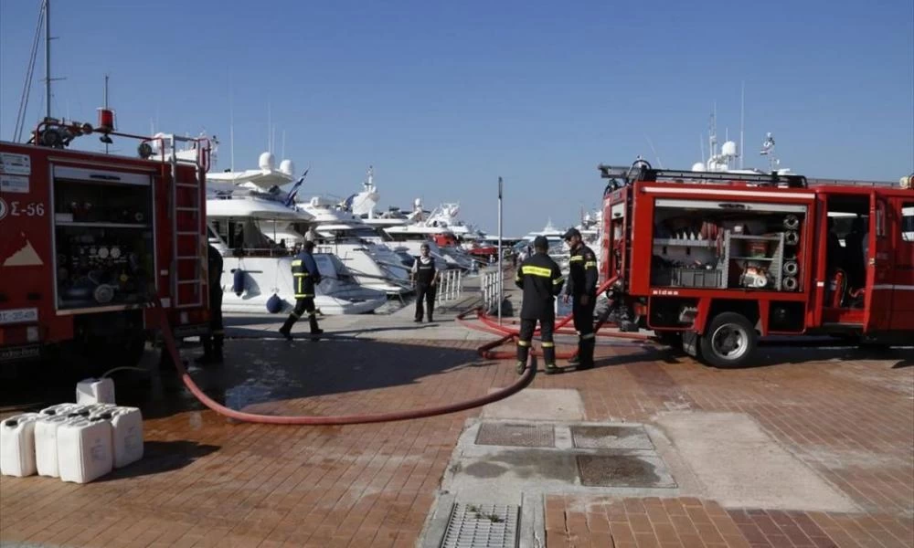 Έκρηξη σε σκάφος στη Μαρίνα Ζεάς με τραυματίες